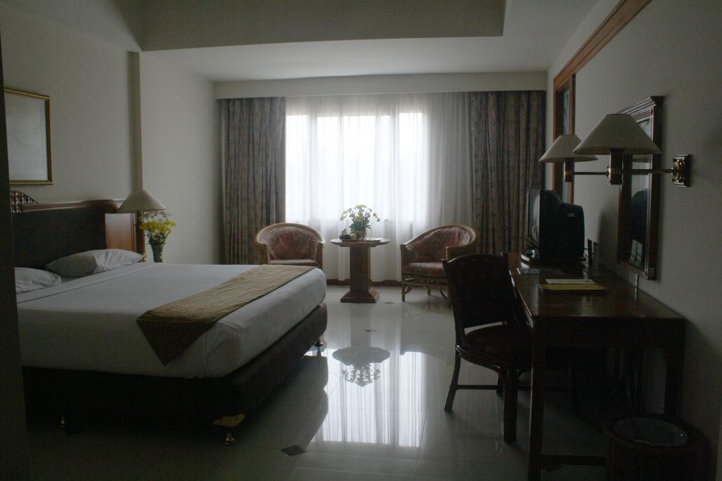 Hotel Bumi Wiyata Depok Chambre photo